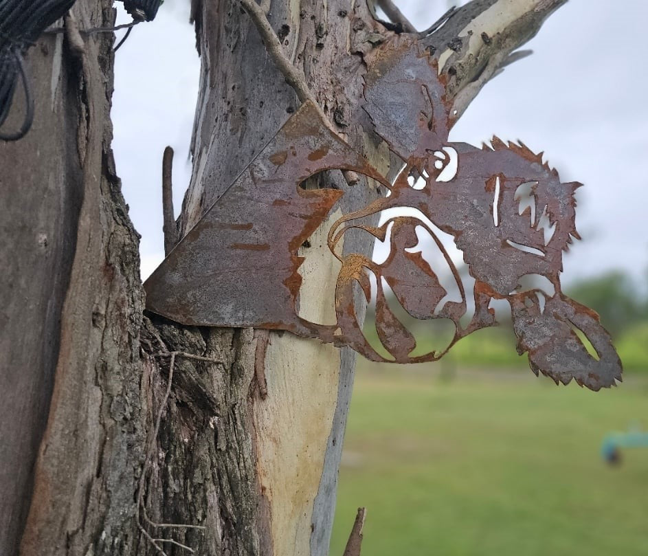 Peeking Cow Tree Stake - Natural Rusty Steel